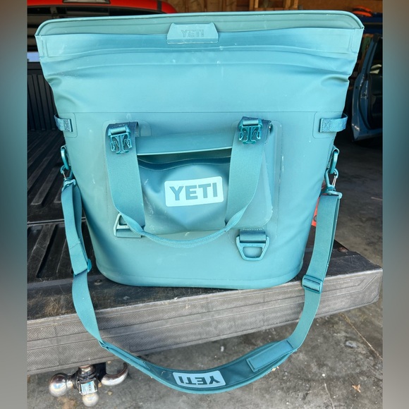 Yeti M30 Hopper soft cooler with 3L sidekick agave teal like new - Picture 1 of 12